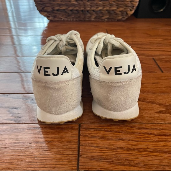 Veja rio Branco Alveomesh White and Tan Sneakers size 9 - Picture 5 of 9